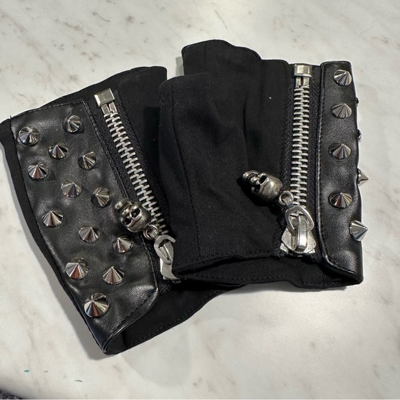 Dolls Kill Accessories - Black Skull Fingerless Gloves